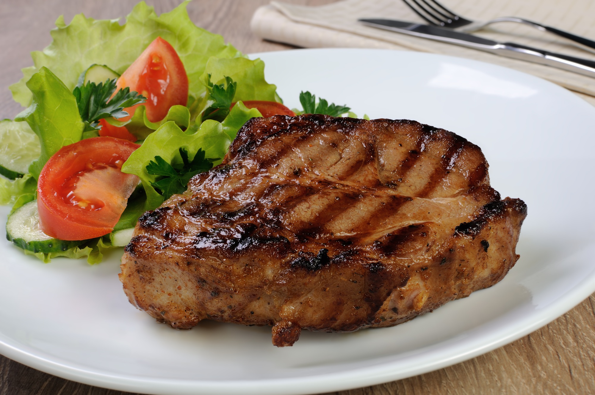 Médaillons de filet dans l'airfryer avec légumes grillés.