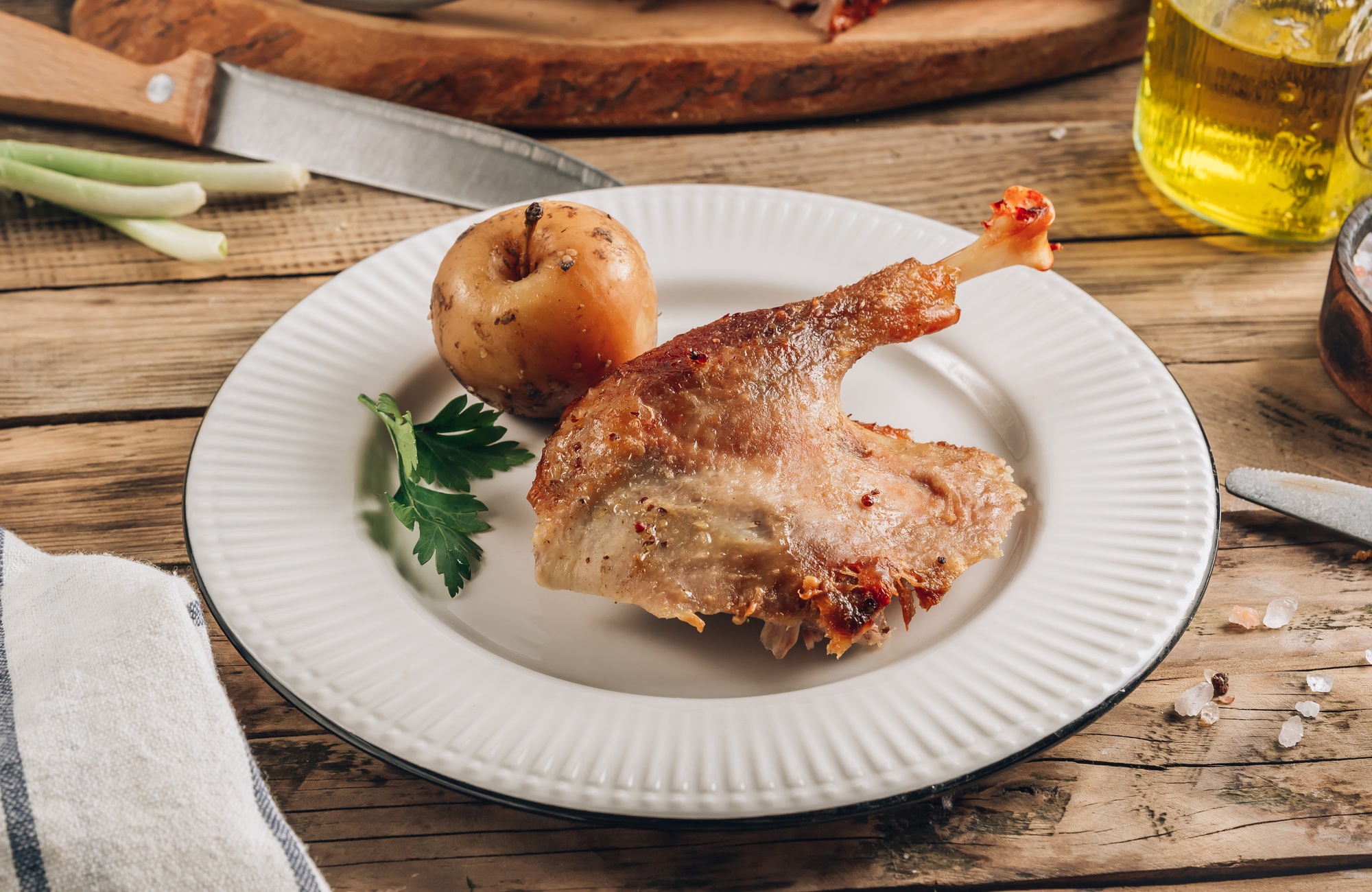 Cuisses de canard dorées et croustillantes cuites dans l’airfryer.